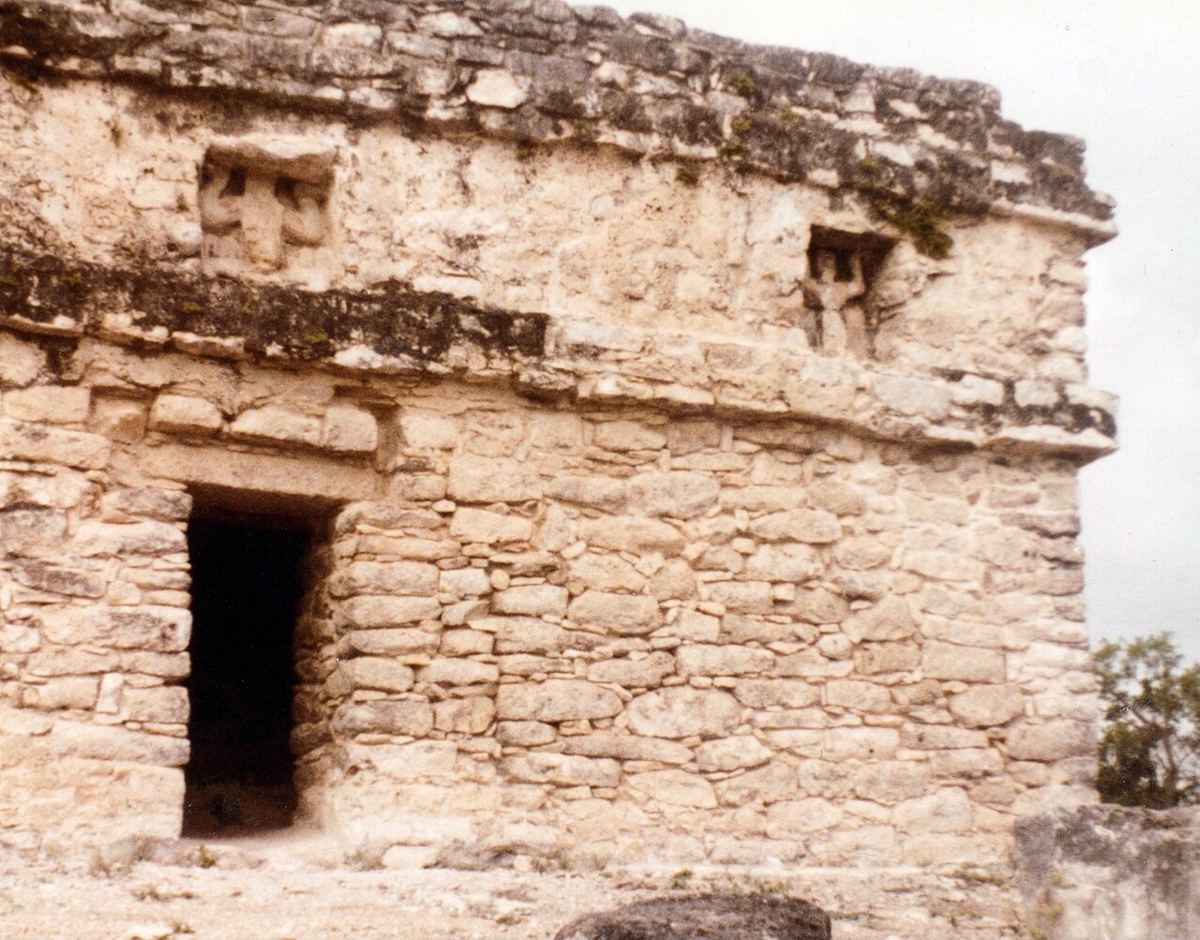 Ruinas de Cobá y cenote maya con comida
