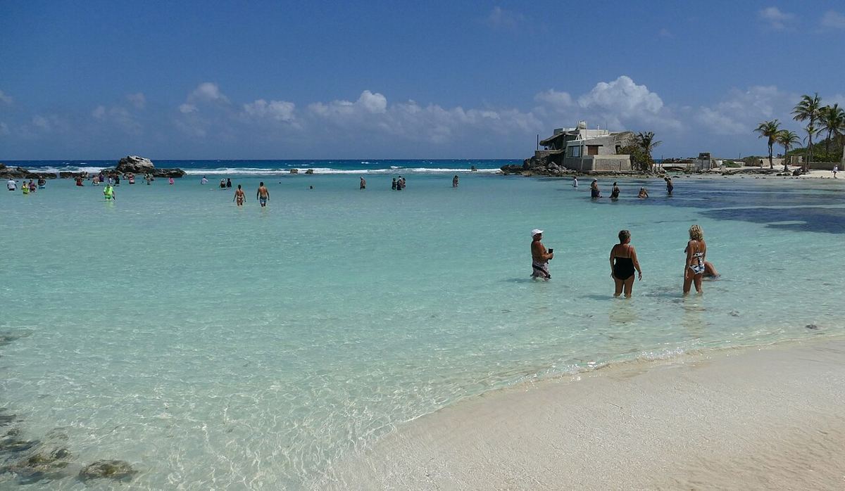Crucero a Isla Mujeres con club de playa y barra libre